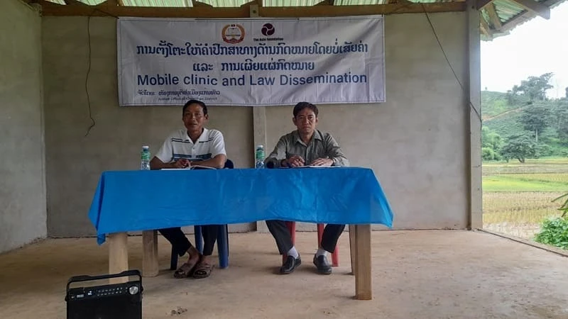 ການຕັ້ງໂຕະໃຫ້ຄໍາປືກສາທາງດ້ານກົດໝາຍ